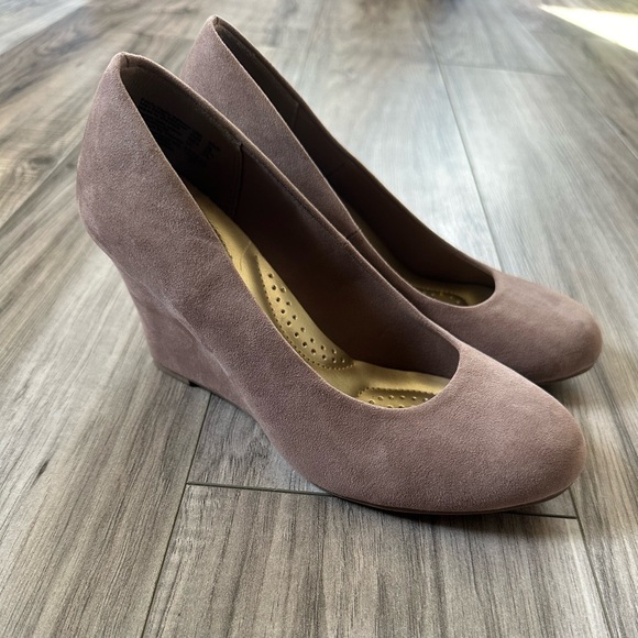 dexflex comfort Shoes - Dexflex Comfort Karlie Women’s Round Toe Faux Suede Wedge Heels Taupe Size 5.5